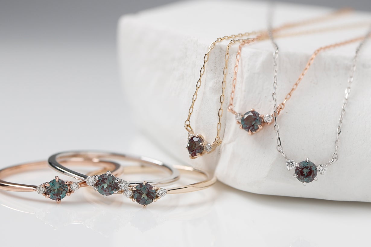 Makuake｜研究所で作られた幻の宝石！昼と夜で色が変化する【ラボ