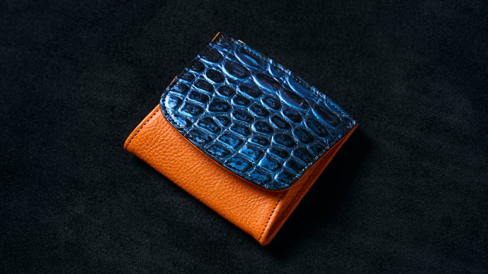 クロコダイルを贅沢に使用！コンパクトでスタイリッシュな2つ折り財布