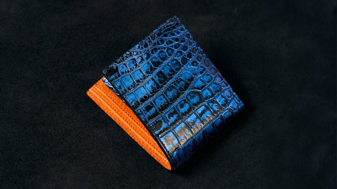クロコダイルを贅沢に使用！コンパクトでスタイリッシュな2つ折り財布