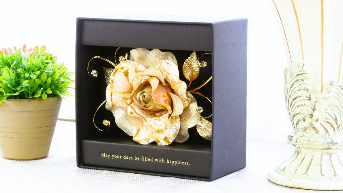 スワロフスキー　薔薇　バラ　クリスタル　箱入 日本の造花職人が作る 母の日の薔薇withスワロフスキークリスタル