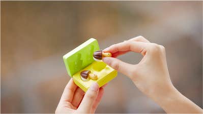 遂に!本物の「きのこの山ワイヤレスイヤホン」が3,500台限定で 遂に!本物の「きのこの山ワイヤレスイヤホン」が3,500台限定で