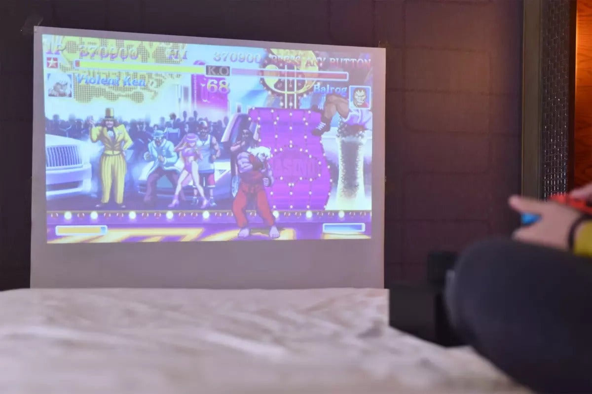 120インチの大画面でプレイ！世界初！？のゲーム機対応マルチ