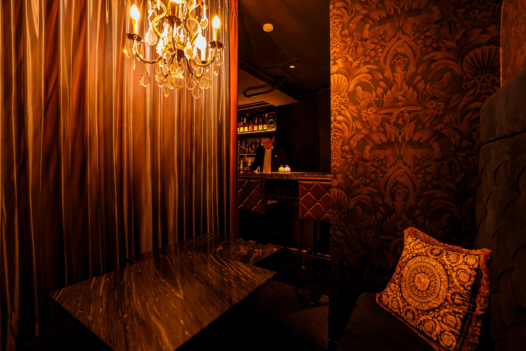 完全会員制シャンパンバー】夜会に最適な六本木LUXE SALONが限定会員