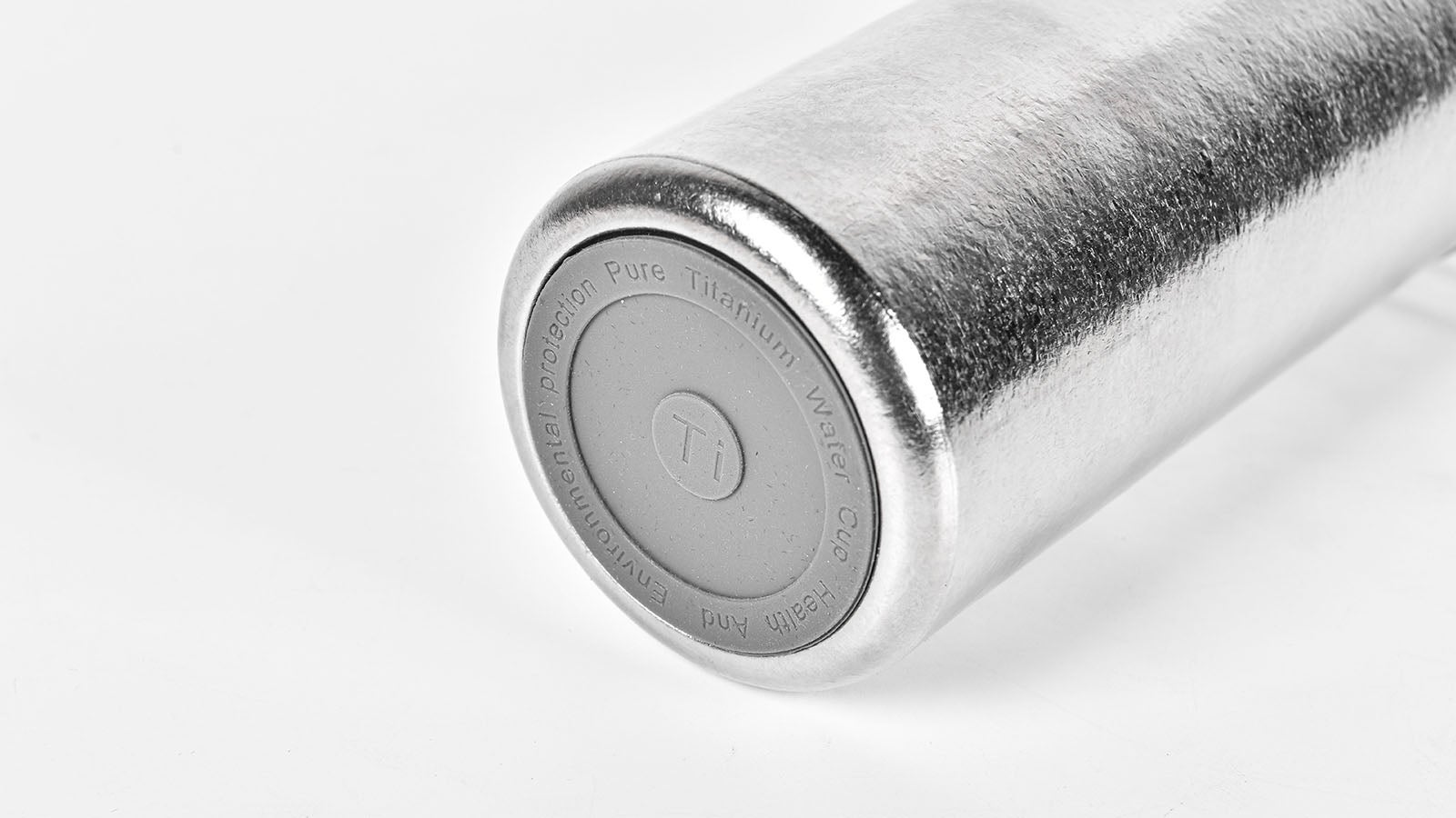 【一生モノチタンボトル】容量600MLで軽量。真空純チタンボトル2.0 一生モノチタンボトル第二弾】容量600MLで軽量。真空純チタン