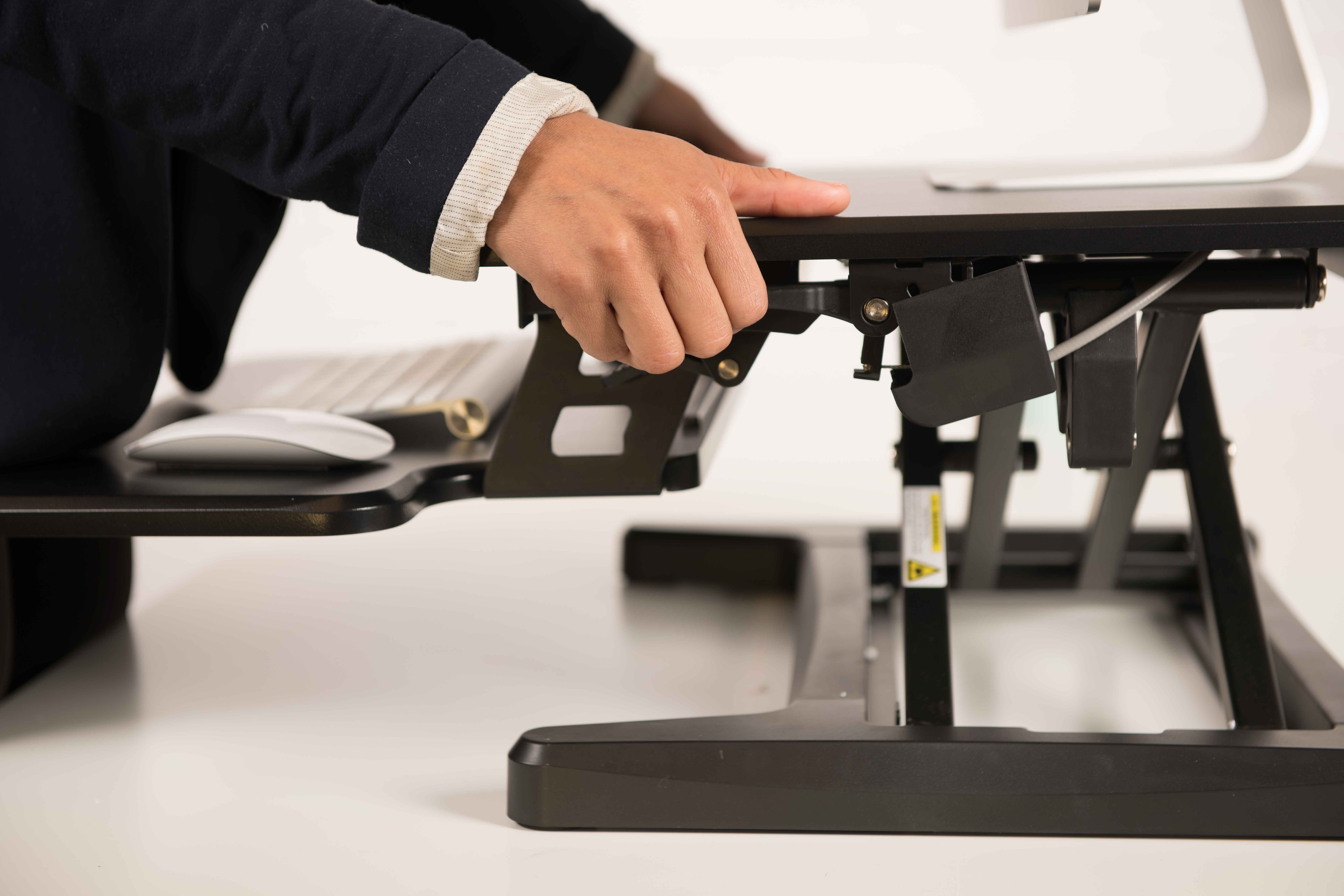 座りっぱなしから解放！立ちながら仕事ができるミニスタンディング