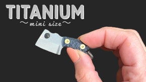 刃物じゃない刃物？！通販の強い味方！ついに登場チタン刃のミニミニ斧！
