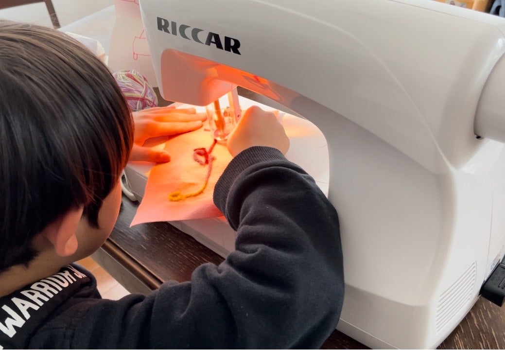RICCAR(リッカー)ニードルパンチミシン「糸のいらない不思議なミシン