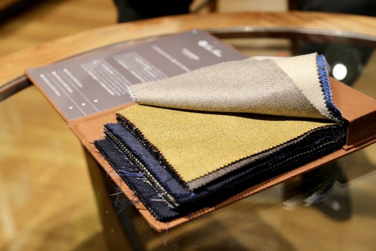 廃棄される高級スーツの生地見本から「縫製の力」で新しい価値を