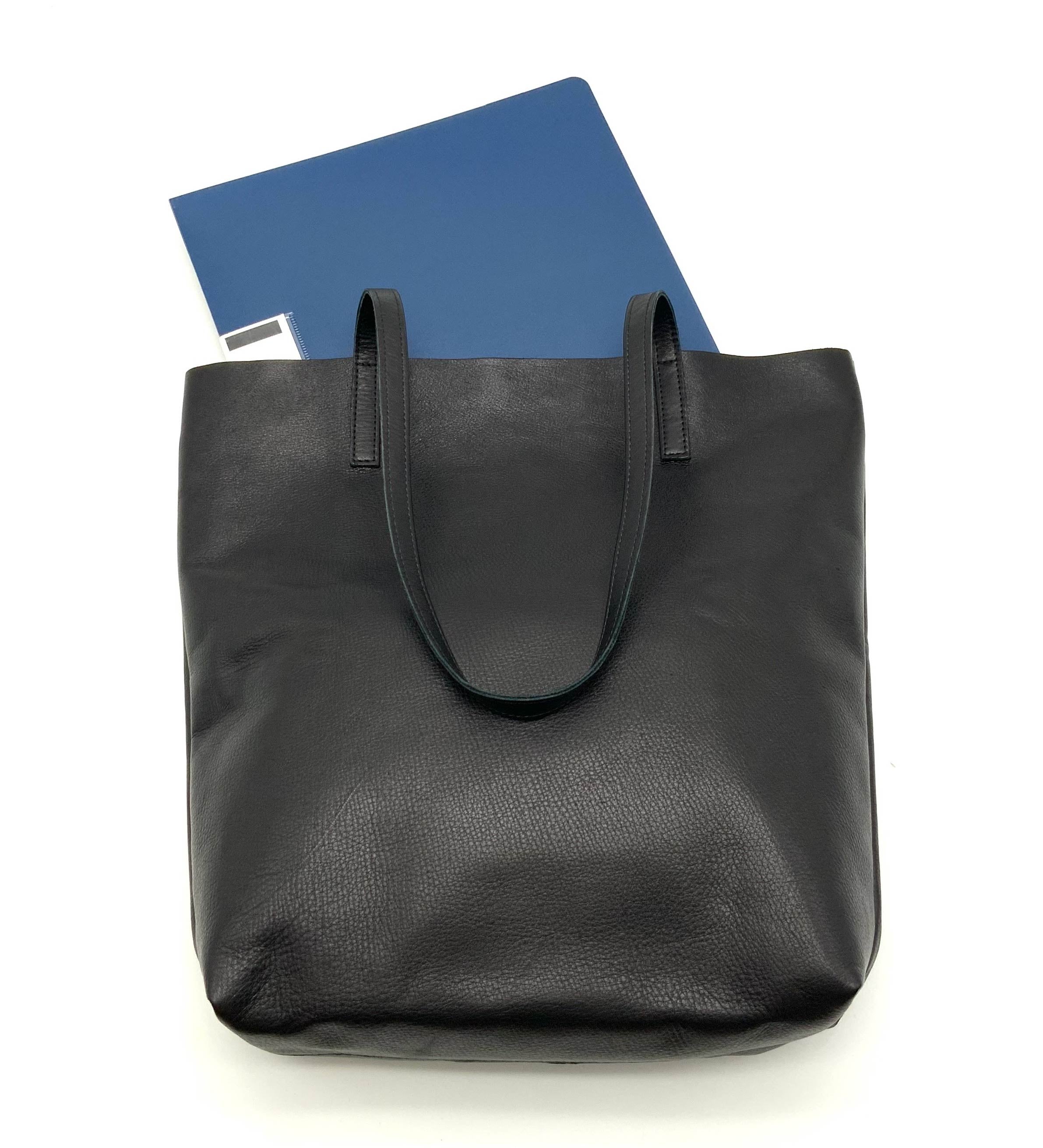 デッドストック革を愛着の湧くモノへ。1枚革を贅沢に楽しむ、レザー