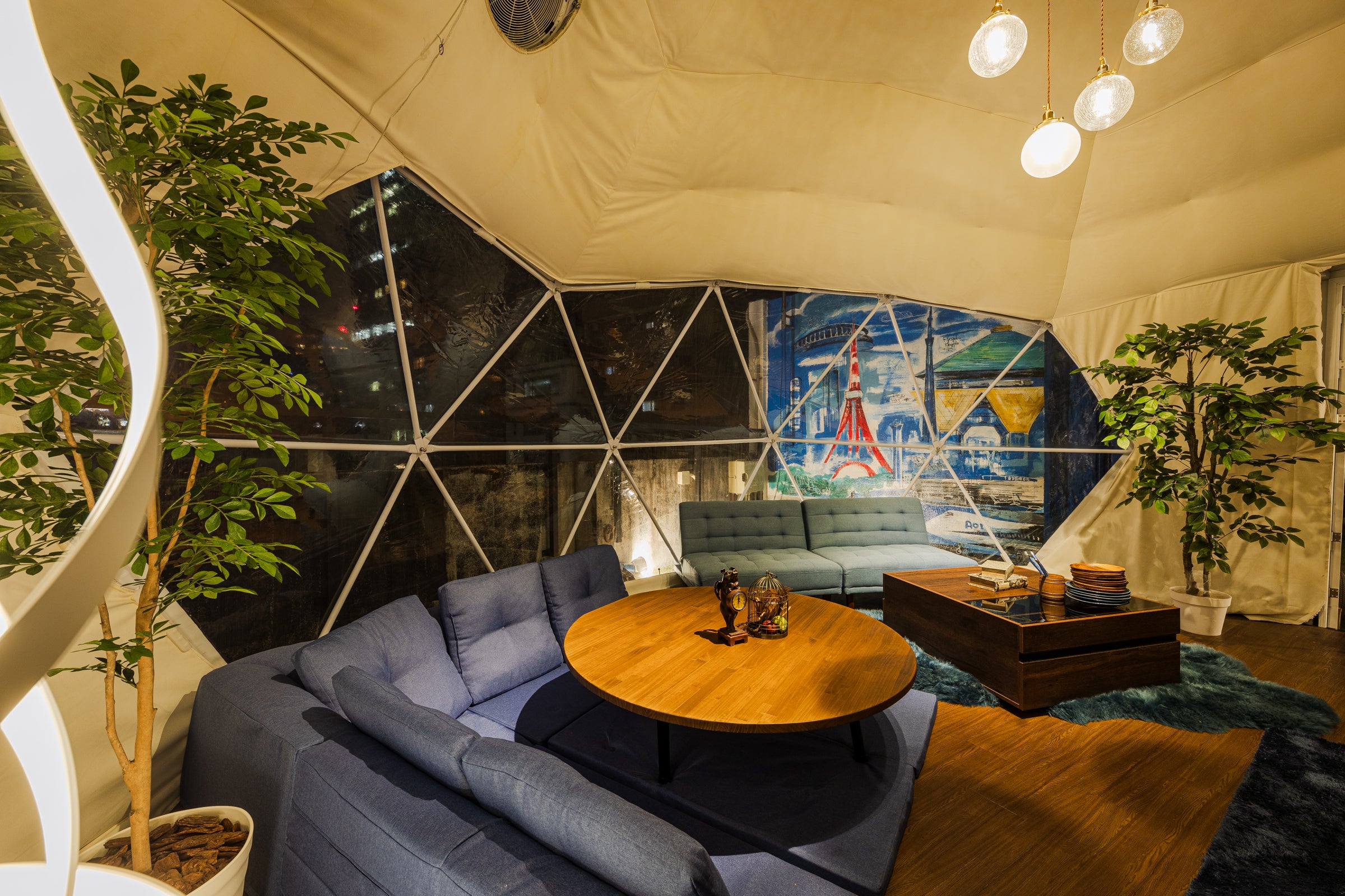 東京の中心に天空の隠れ家を。屋上のグランピングテントを独占できる