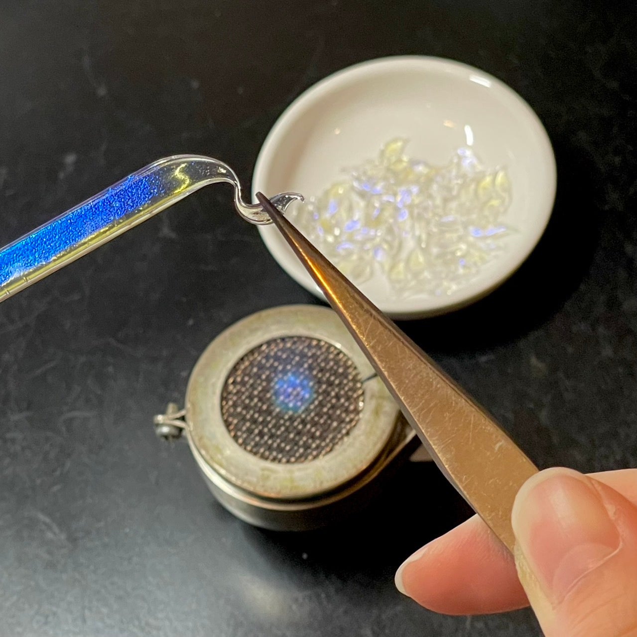 贅の世界へ。宝石が入った万華鏡。創業90年の宝石店×万華鏡作家が夢の