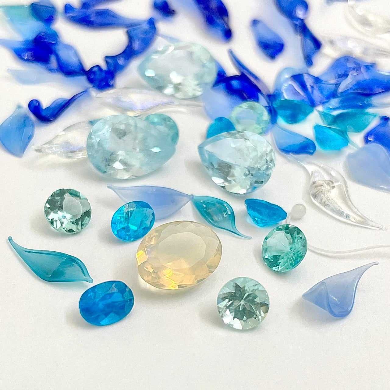 贅の世界へ。宝石が入った万華鏡。創業90年の宝石店×万華鏡作家が夢の