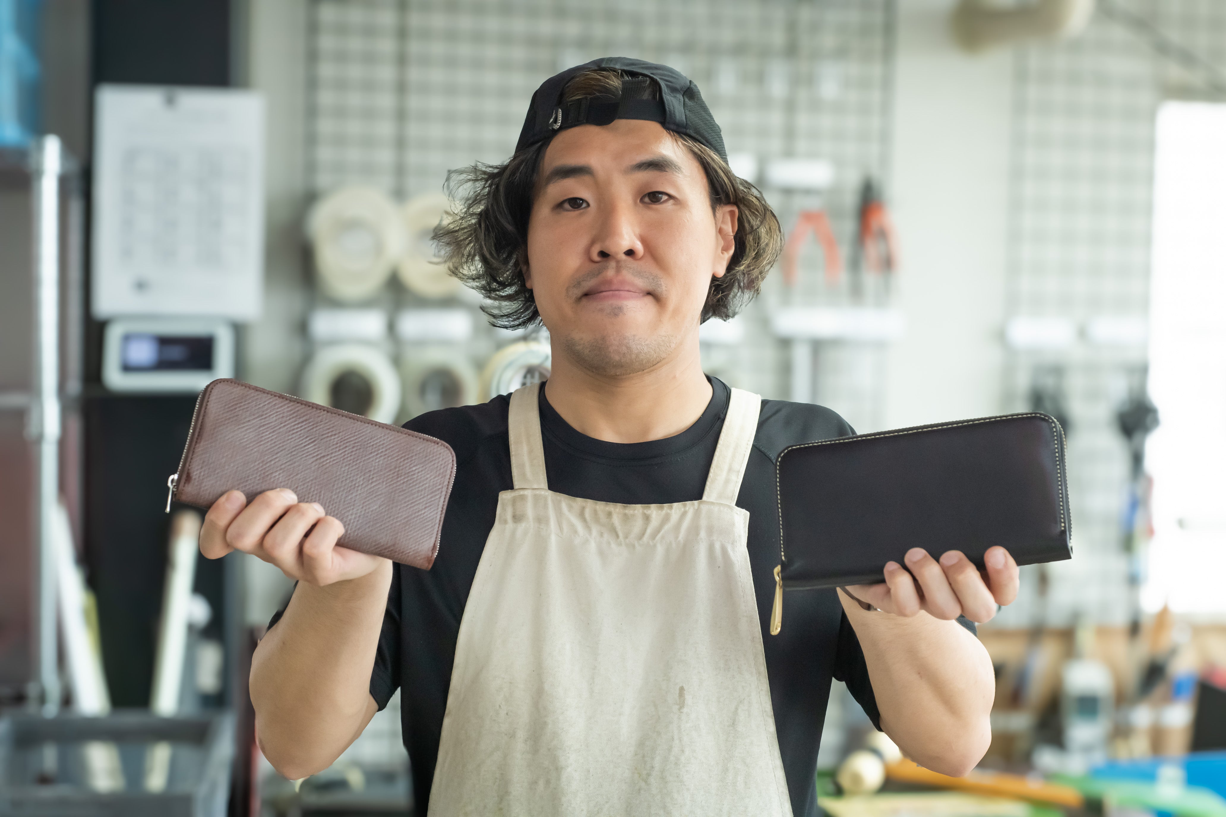 200年海底で耐えた革！？耐久性抜群！幻のロシアンカーフで作る最小