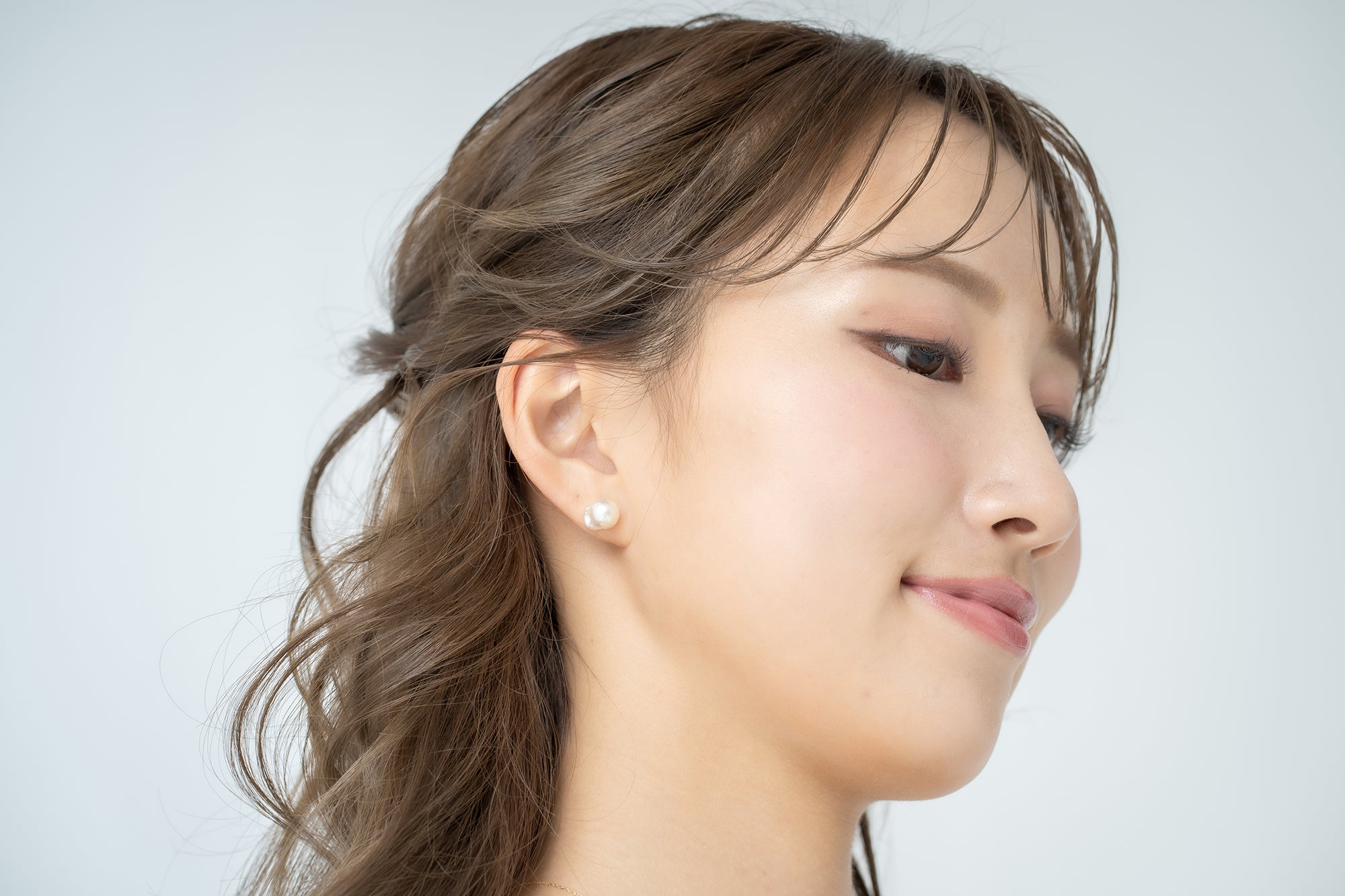 世界でたった1つの天然デザイン【おさかな真珠】が新登場！衿元で