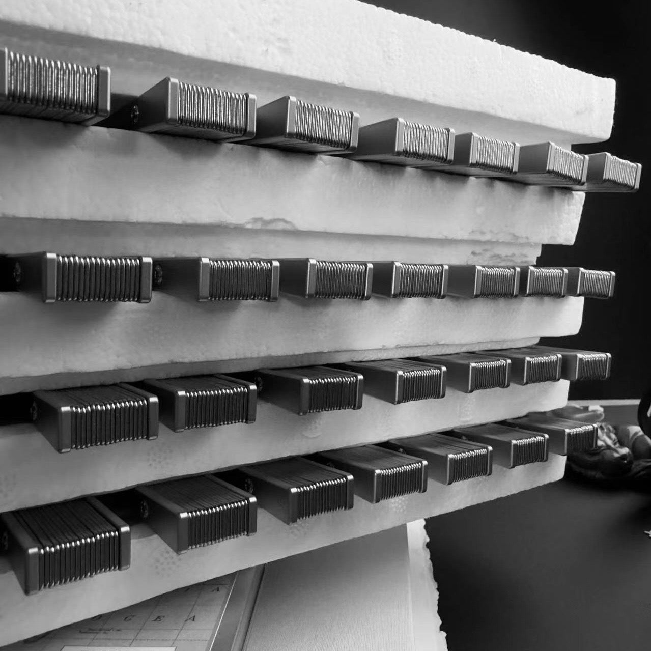 Makuake｜航空機グレードチタンとシルクのプレミアムな扇子：TTi-FAN