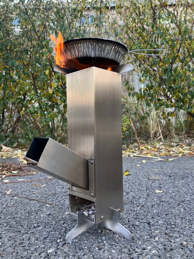 Allステンレスの携帯ロケットストーブ。本格派が野遊びの可能性を