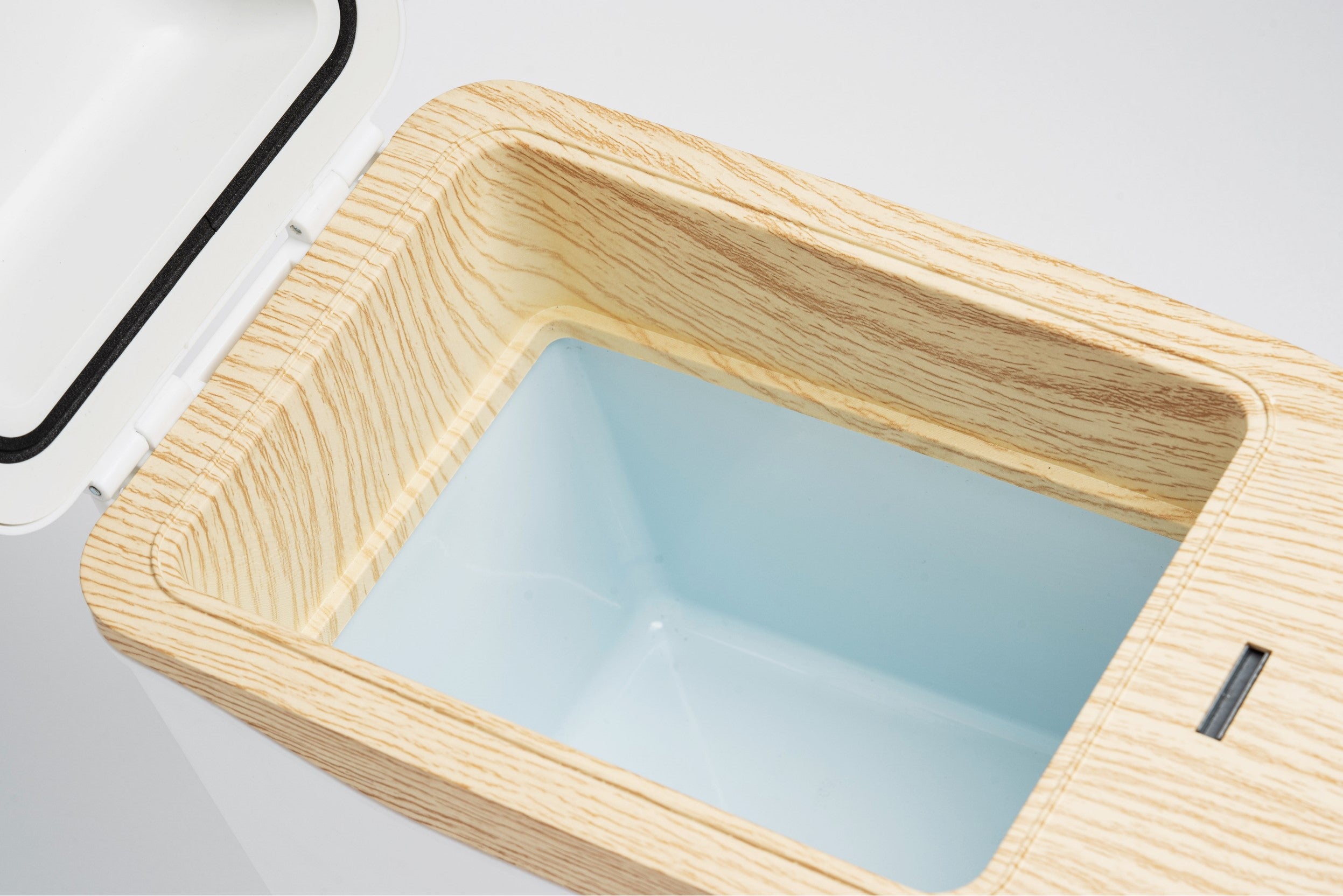 最小を追求した！車内や自宅で-25℃～60℃の保冷保温！コンパクト冷温庫