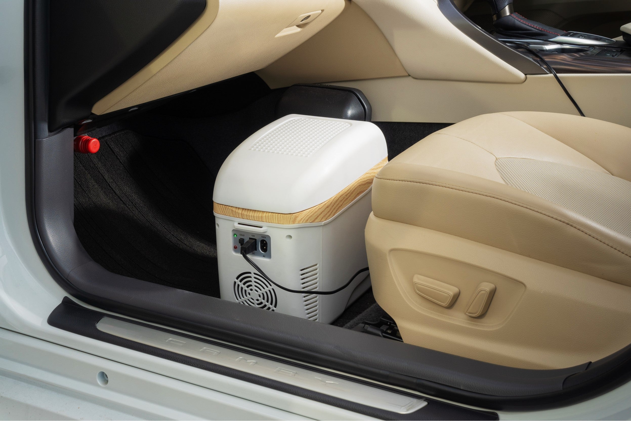 最小を追求した！車内や自宅で-25℃～60℃の保冷保温！コンパクト冷温庫