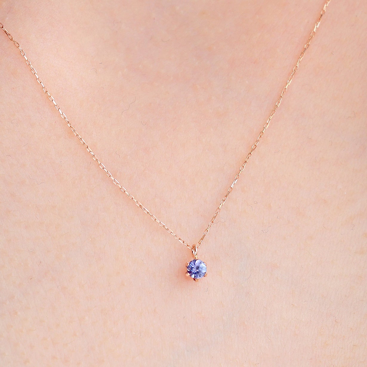 ダイヤより希少！神秘的なパープル輝く希少な宝石「タンザナイト」の