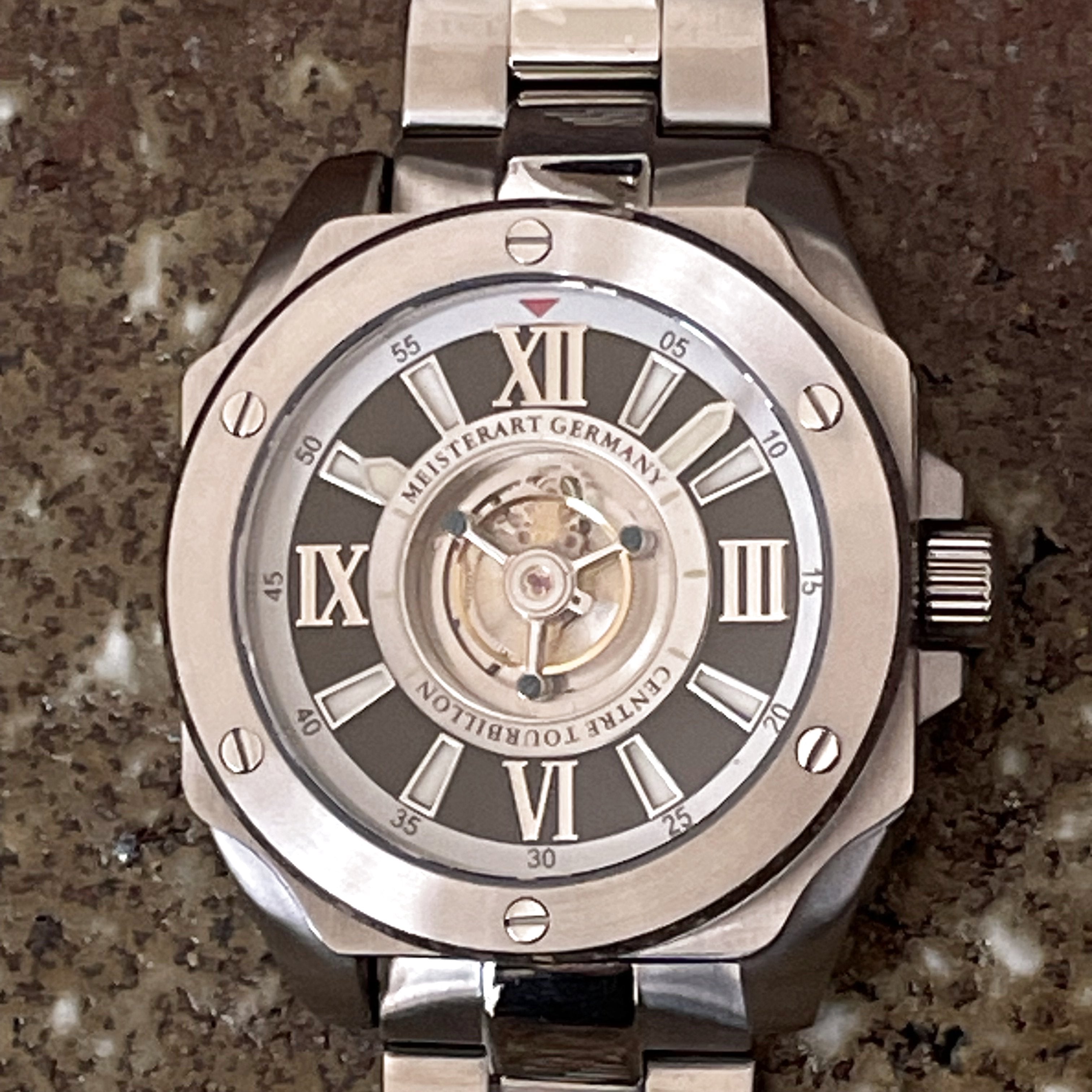 陸海空対応100M防水！船窓デザインのセンターフライングトゥール