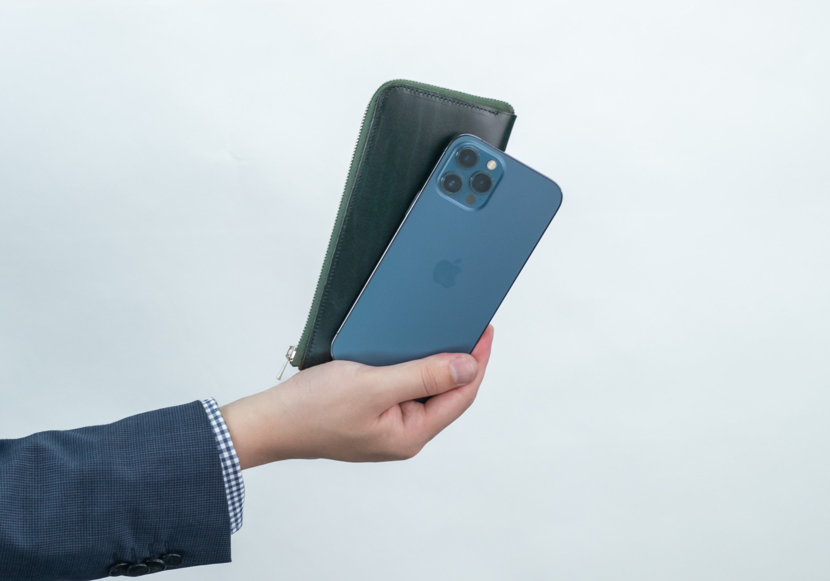 財布職人が最小の限界に挑んだL型ジップ「キャッシュレス時代の