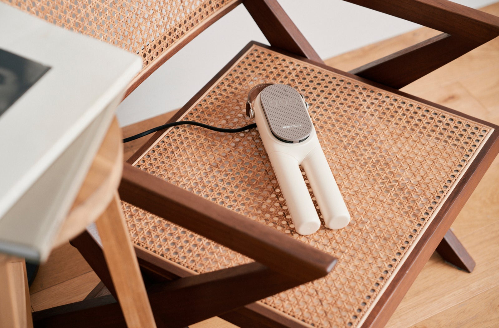 エスティロ　衣類ドライヤー　ポータブルスマートハンガー　除菌　乾燥　部屋干し ESTILO エスティロ ポータブルスマートハンガー 強力 乾燥 UV除