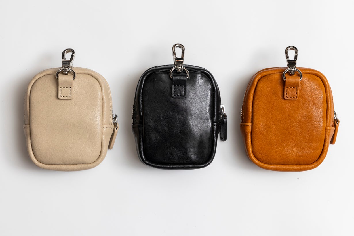 大きめのスマホも取り出しやすい！大人が持ちたい大容量本革