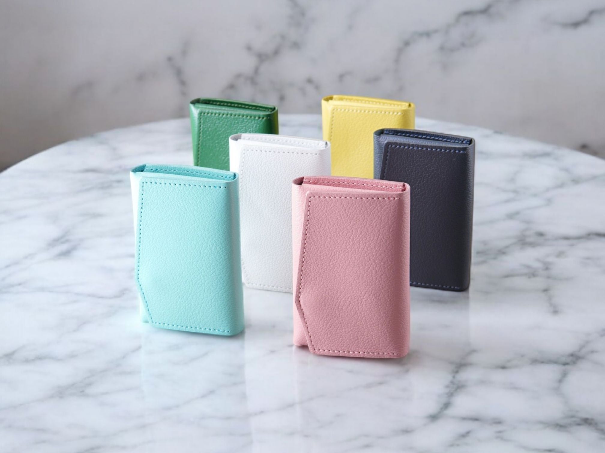 Makuake｜独自構造でスルスル出し入れ。まるでお札・摩擦レス。ミニ