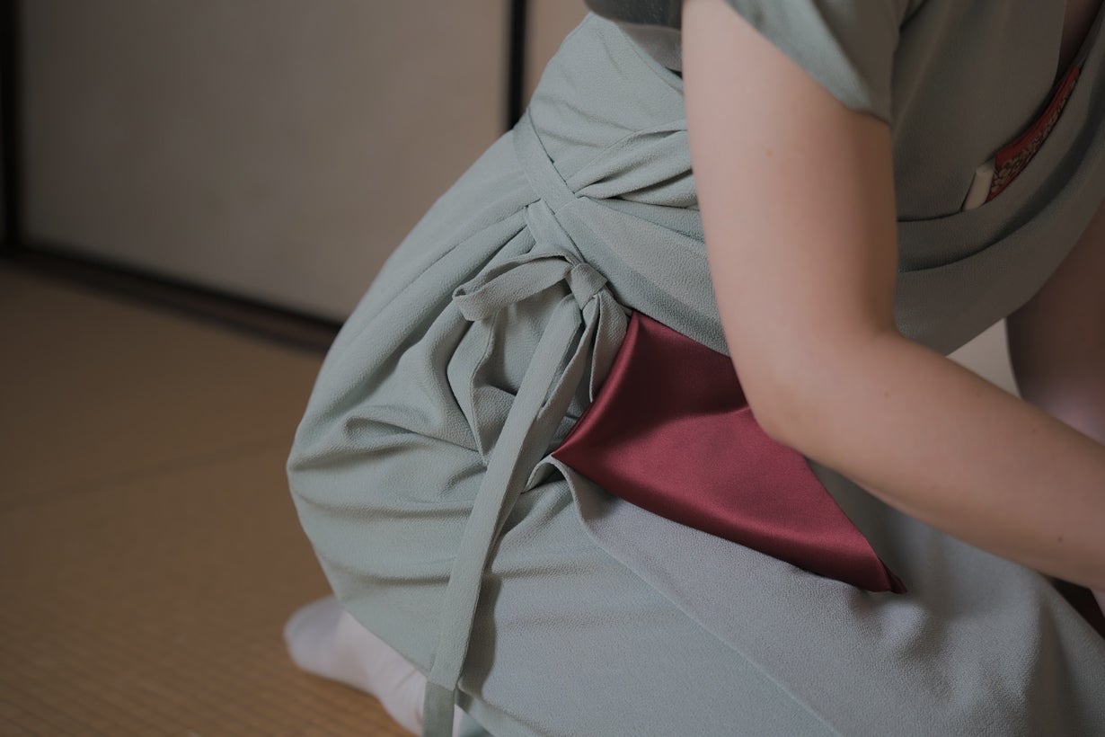 茶道文化から誕生。所作を美しく、豊かな時間を過ごすための衣服｜伝統