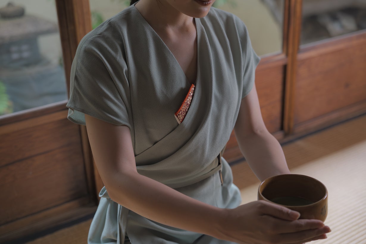 茶道文化から誕生。所作を美しく、豊かな時間を過ごすための衣服｜伝統