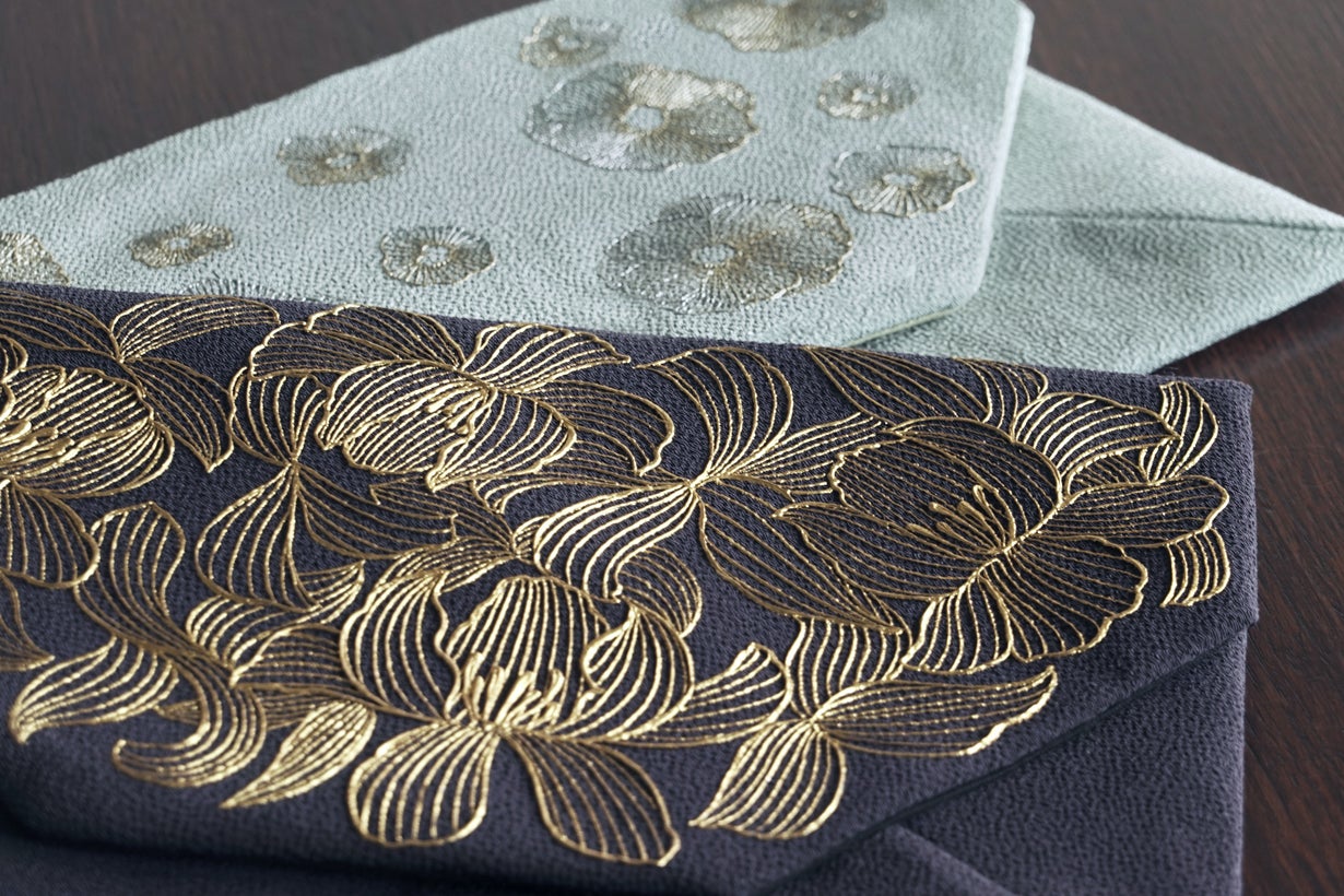 未使用 墨色にグラフィカルパターン　現代的な全通柄袋帯 中古品)仕立て上がり 袋帯 「銀 白×練色 旋風」 礼装 人間国宝 北村武