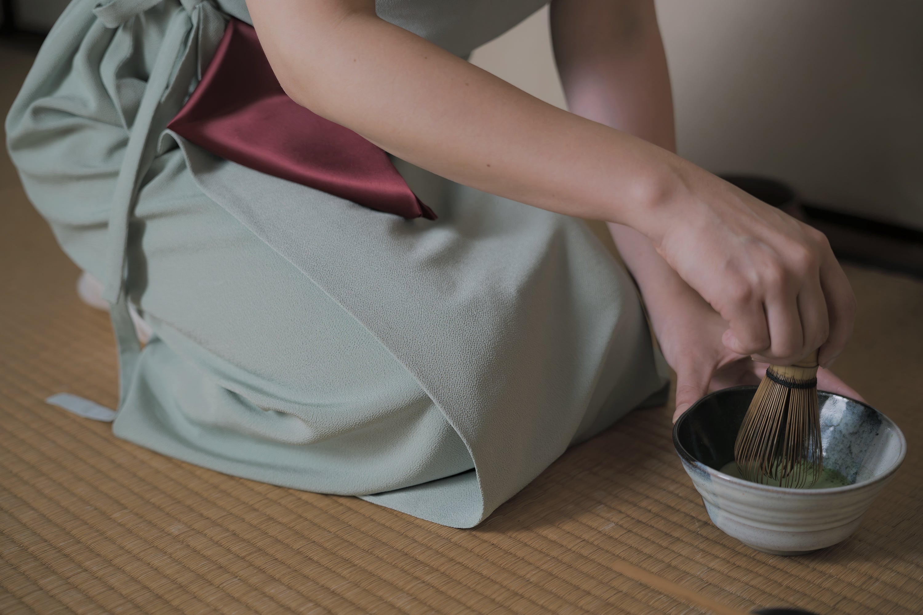 茶道文化から誕生。所作を美しく、豊かな時間を過ごすための衣服｜伝統