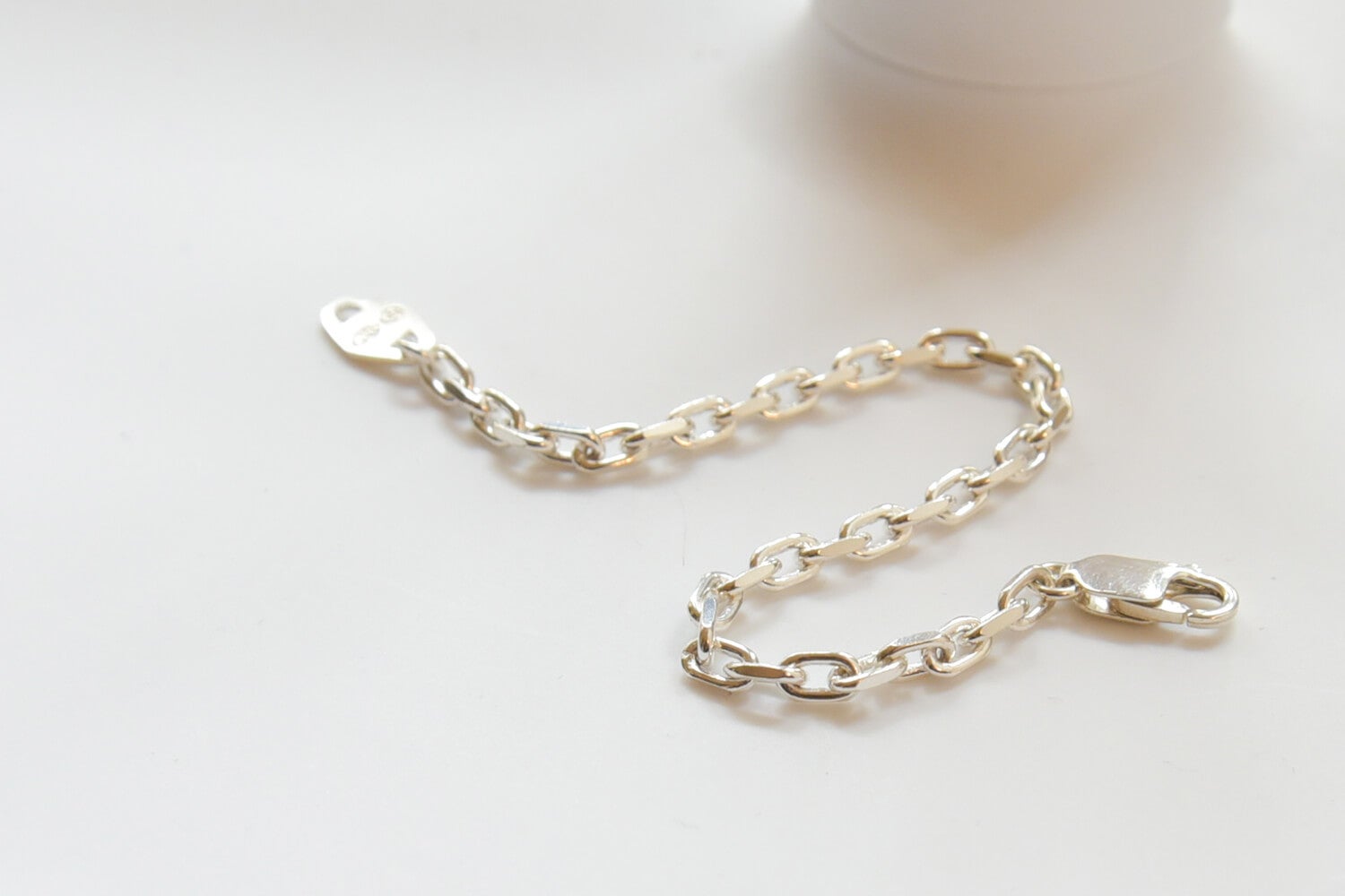 職場での信頼を得られるブレス Twist with Quote” ブレスレット