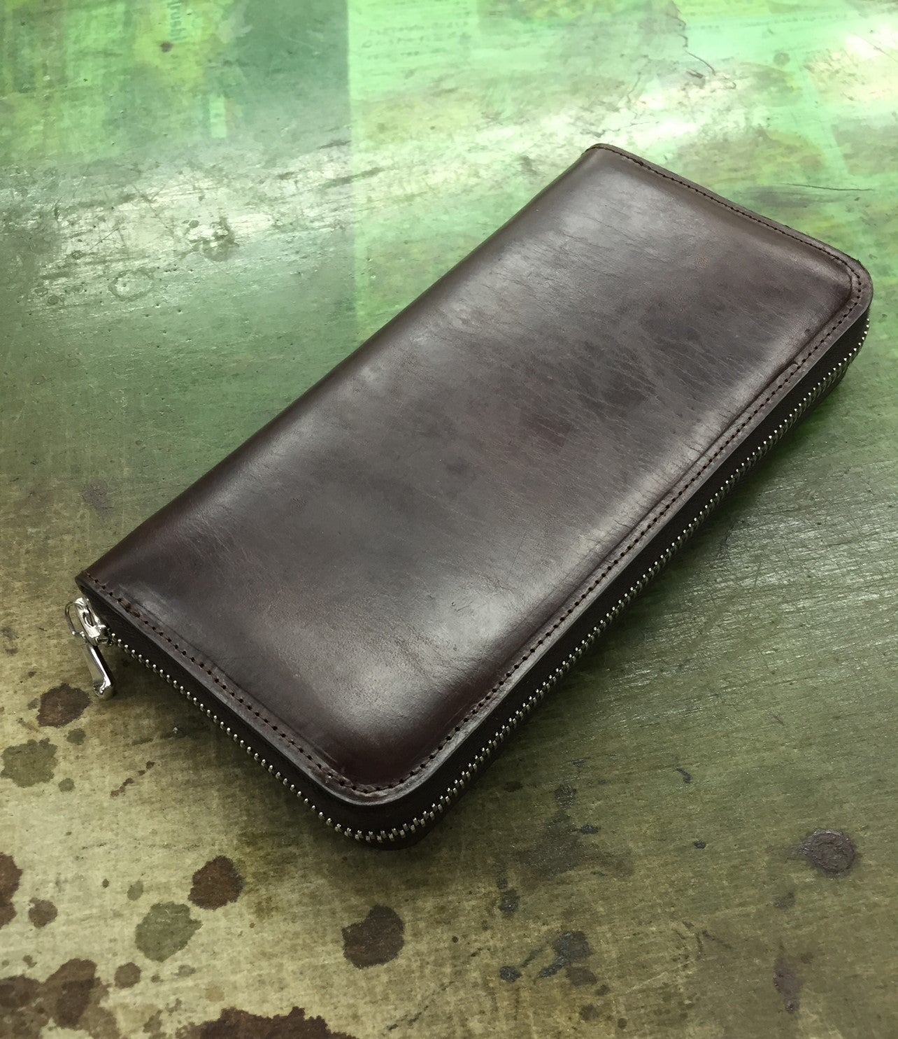 心惹かれる逸品 ベイカー社ブライドルレザーで作る極小長財布