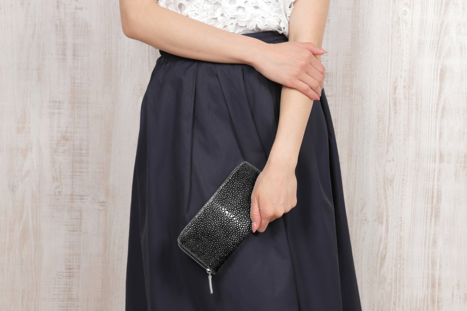 まさに世界に一つ！希少エイ革と日本の伝統技法が織り成す極上の長財布