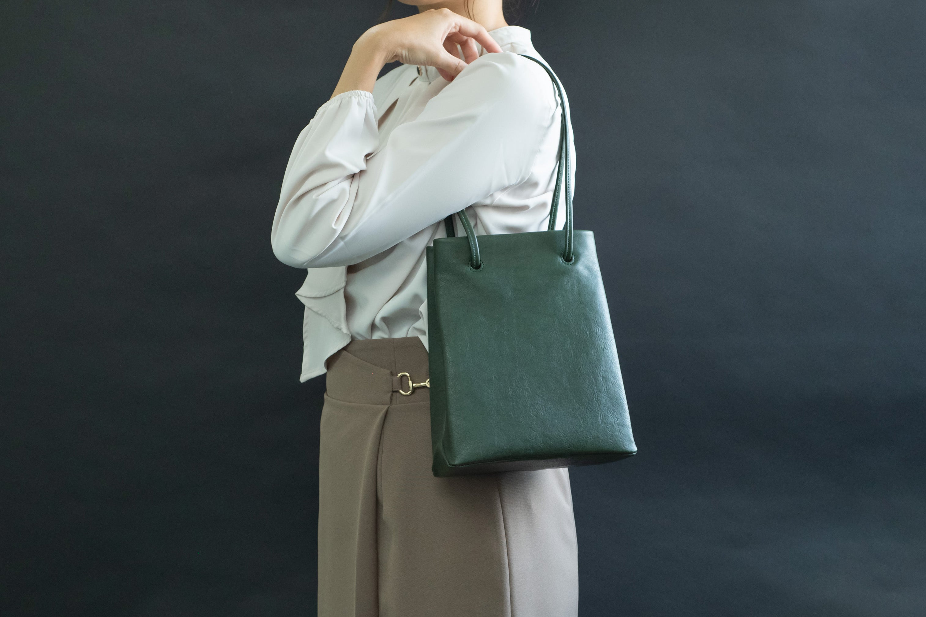 新進工房 ✴️ショルダーバッグ 合成皮革 大人ボディバッグ　　　マテーラレザー 新進工房 ✴️ショルダーバッグ 合成皮革 大人ボディバッグ マテーラ