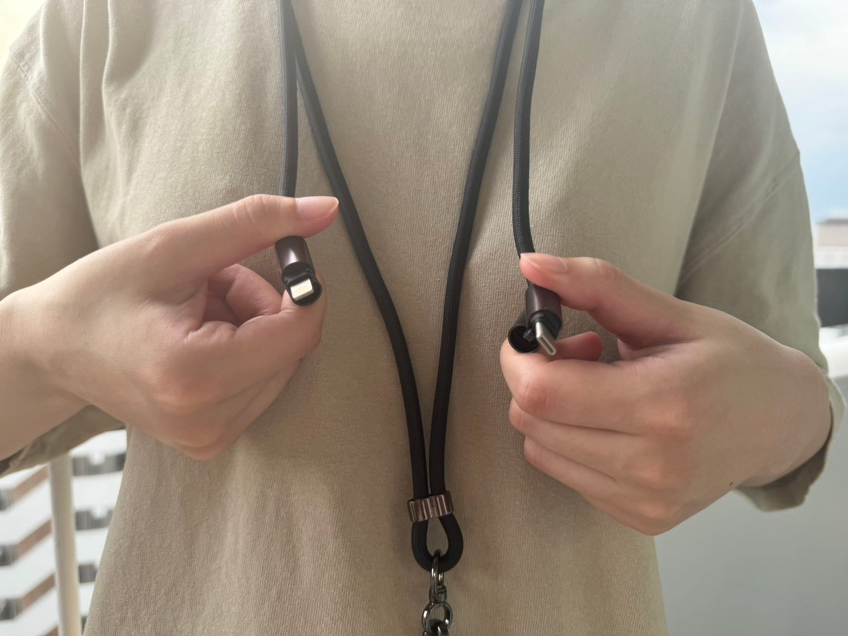 ストラップが充電できるの？240W急速充電＆データ転送/ストラップ充電