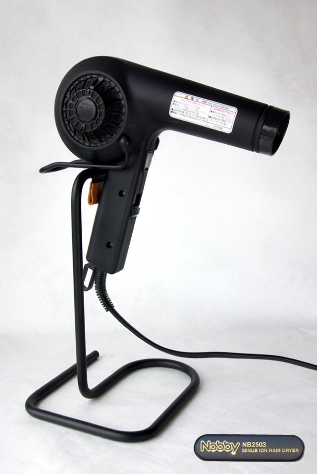 卓上の名脇役。 「ありそうでなかった、ヘアドライヤー収納スタンド