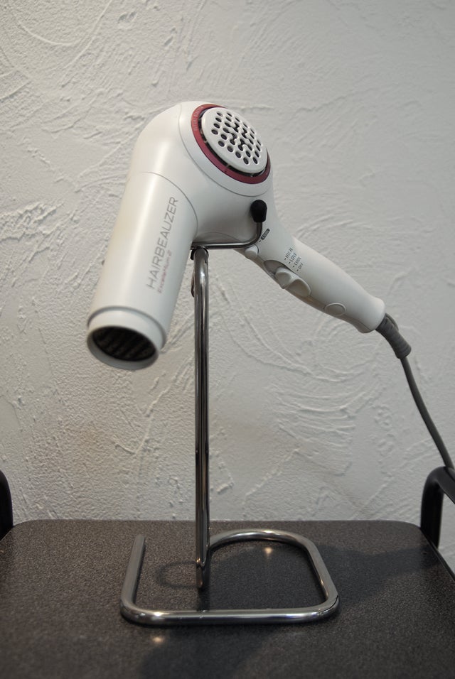 卓上の名脇役。 「ありそうでなかった、ヘアドライヤー収納スタンド