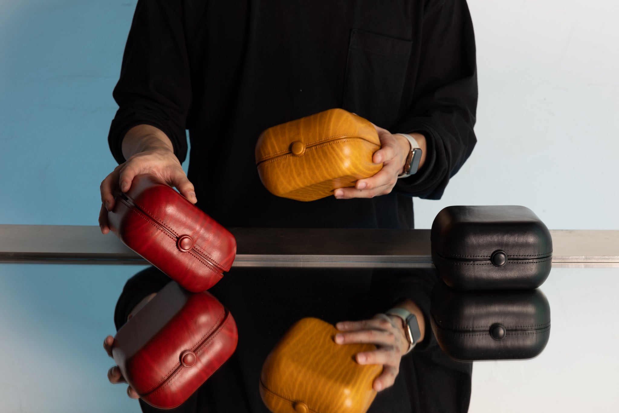 芸術性と職人技が融合した形状記憶レザーバッグ。人生を磨き上げる鞄