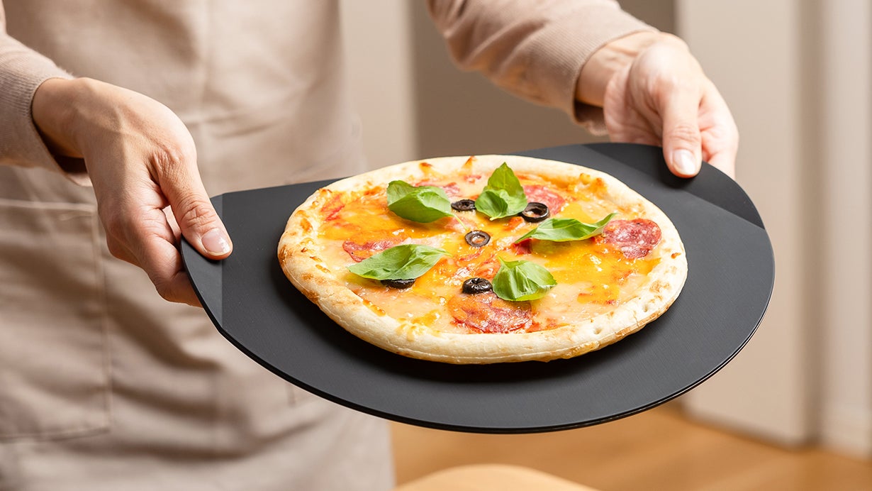 進化形】38万枚売れた丸いまな板が「持ち手」付きに！切ってそのままお