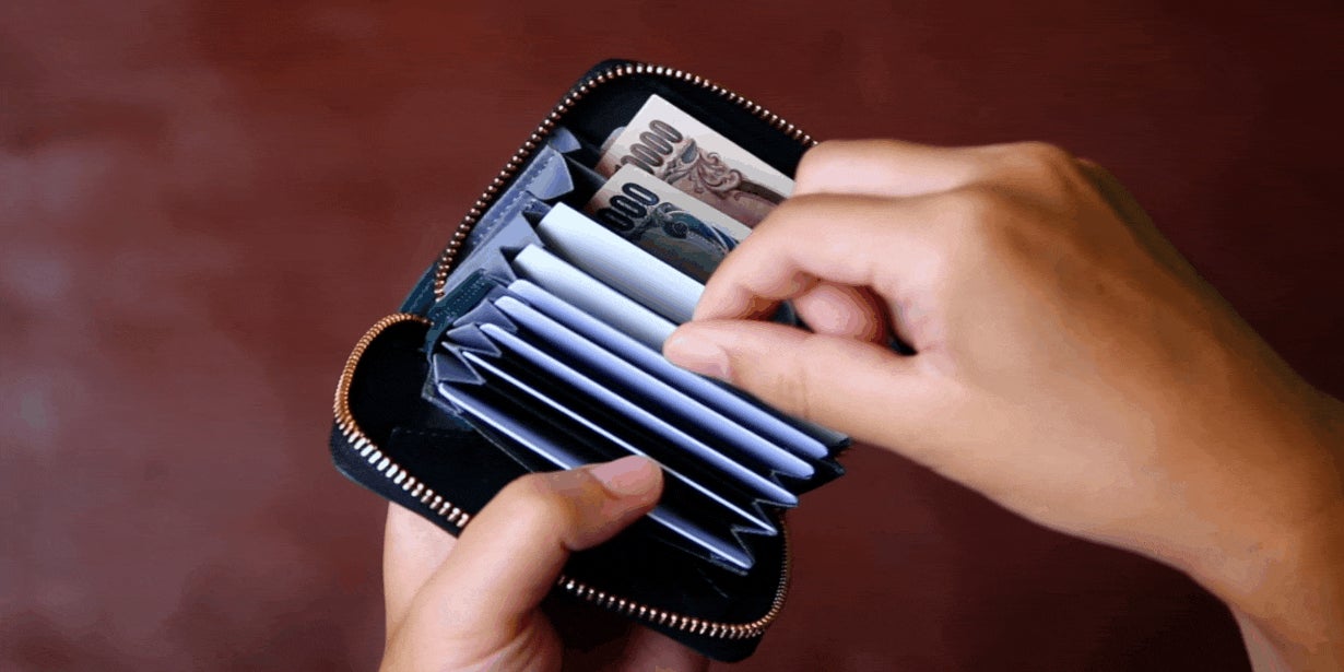 satto pro ブラック お札は折らず・膨れない新構造を実現したラウンドZIPミニ財布