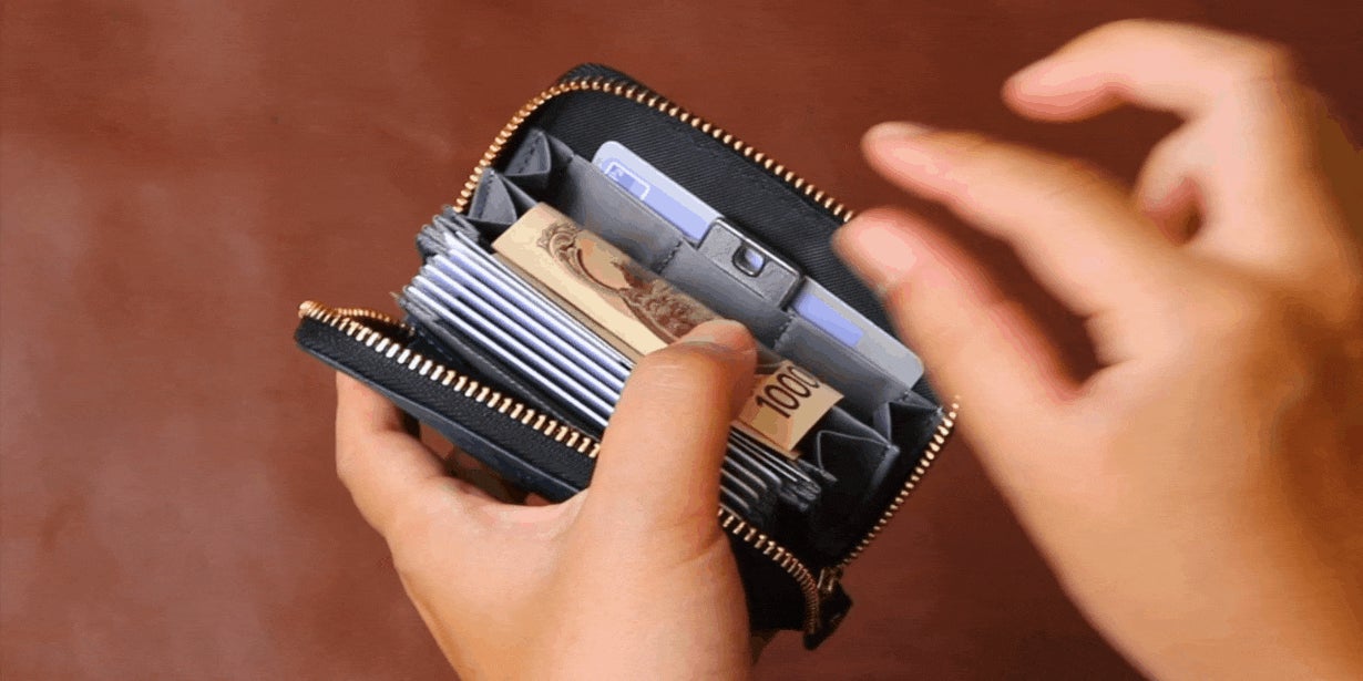 お札は折らず・膨れない新構造を実現したラウンドZIPミニ財布 SATTO Pro お札は折らず・膨れない新構造を実現したラウンドZIPミニ財布