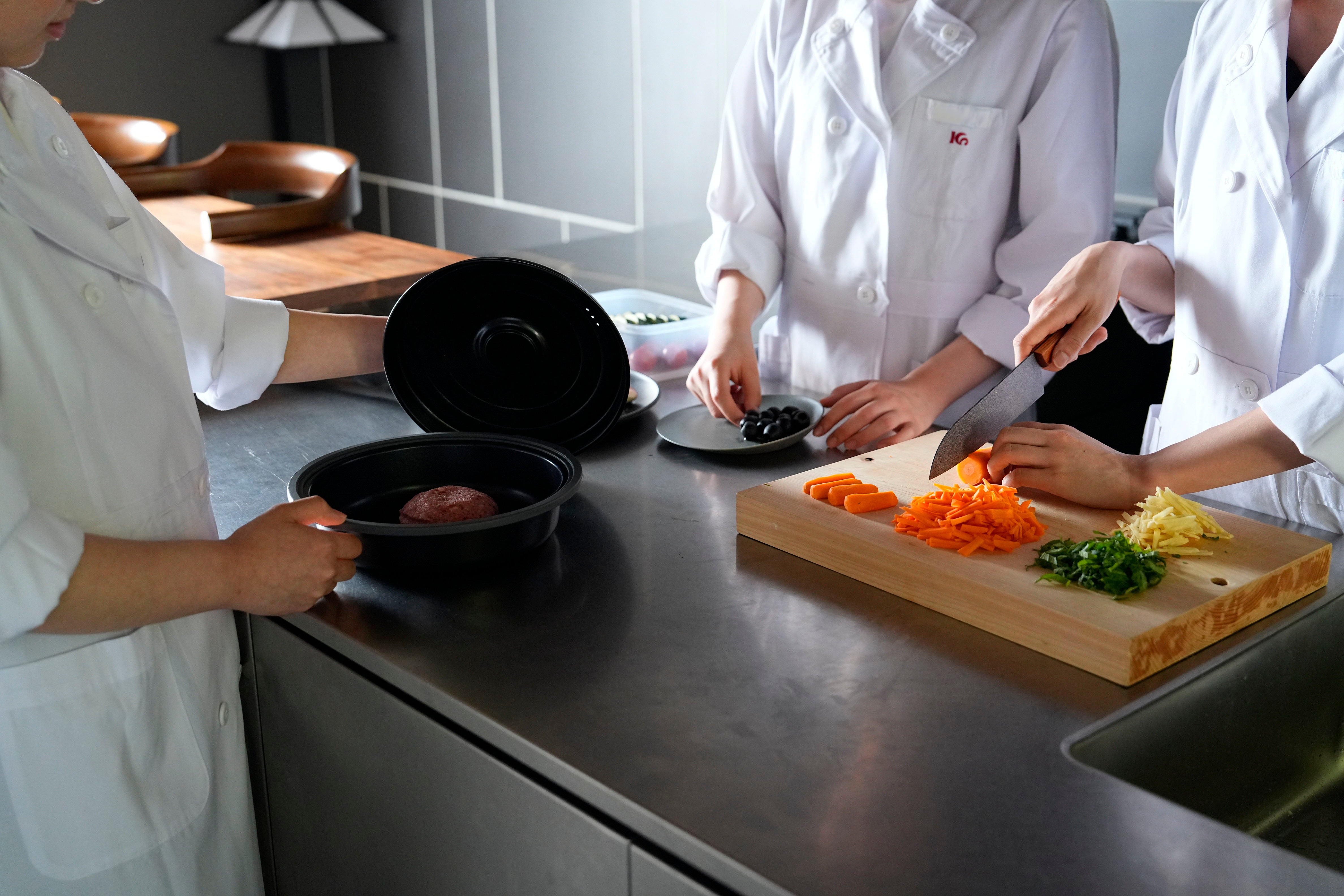 [Mryok] 交換用レンズ Costa Del Mar Vela 06S9027マルチオプション ステルスブラック/ファイアレッド ステーキも焼き魚も。チンするだけで絶品料理。マルチレンジクッカー｜レンジストーム コミュニケーション詳細 1561811｜Makuake(マクアケ)