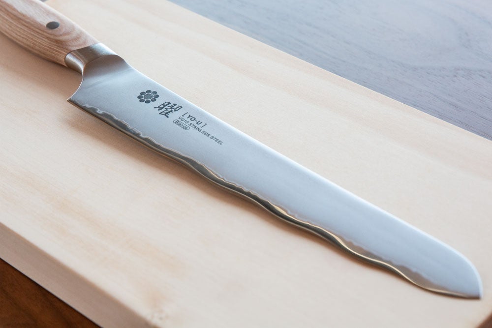 刀の町、関から生まれた刃物革命。きれいに美味しく切れる「曜 - パン