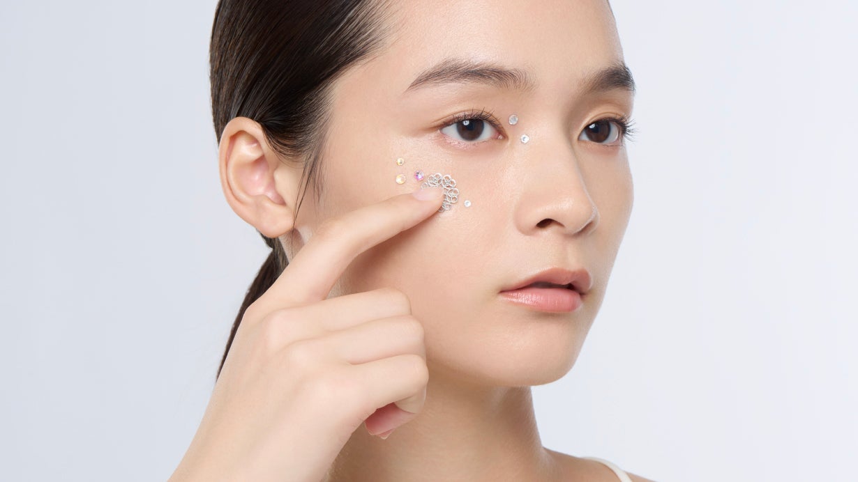 髪の毛育毛やニキビ跡美肌などにキノコ型ガラスチューブ付スキンケアアクセサリー fibona（フィボナ）」が発信する 「世の中にない」を共創する