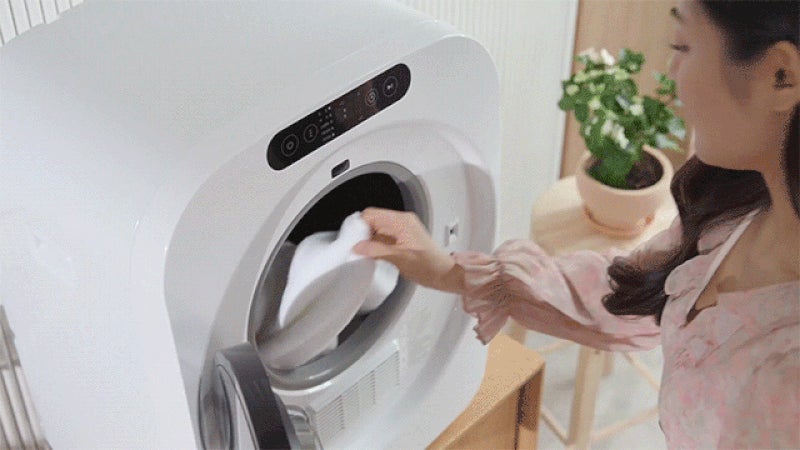部屋干しゼロへ。タオル20枚も一気乾燥。自動でしわも防止｜小型