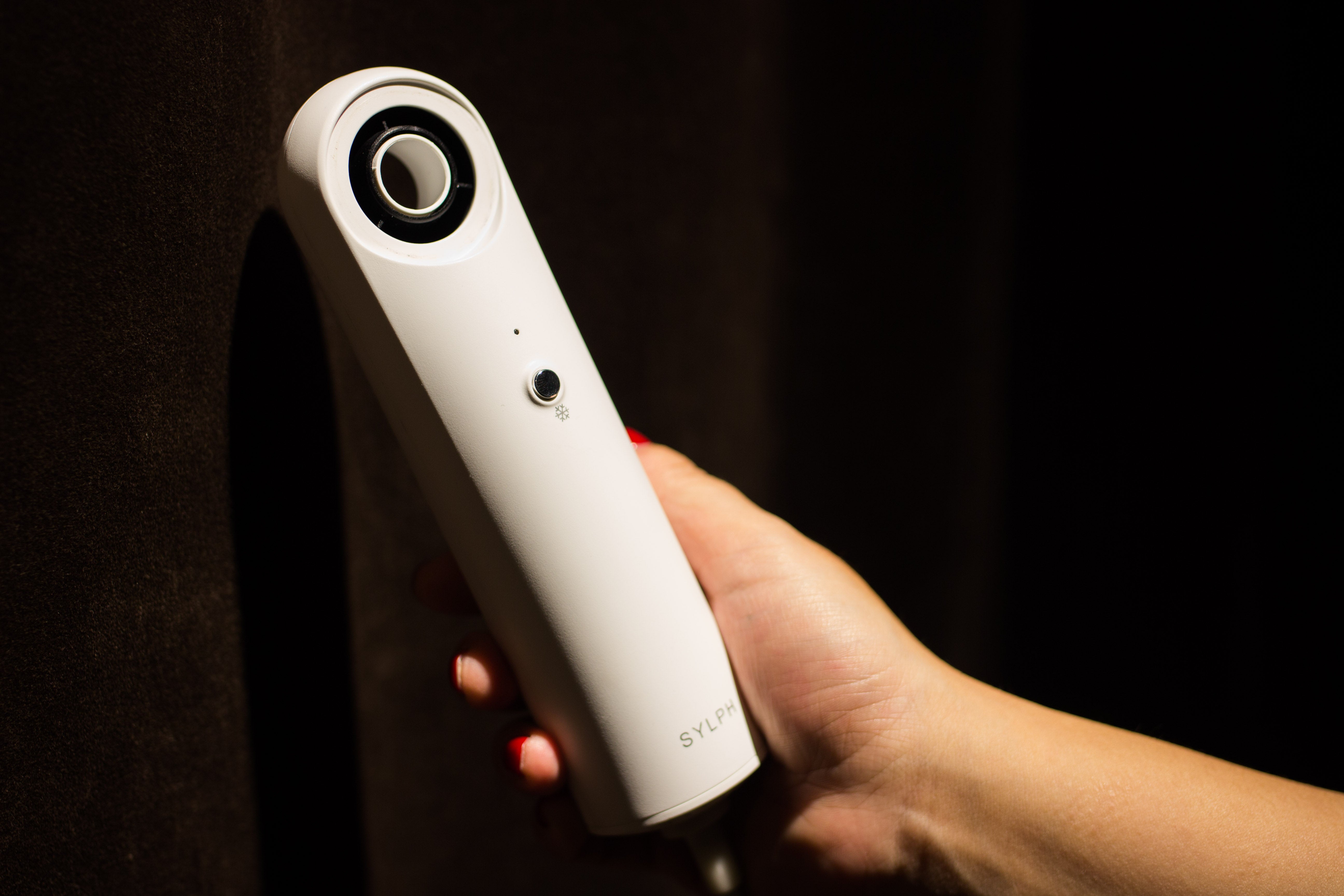 iPhoneより軽い。スマートなのに強力な次世代イオンドライヤー