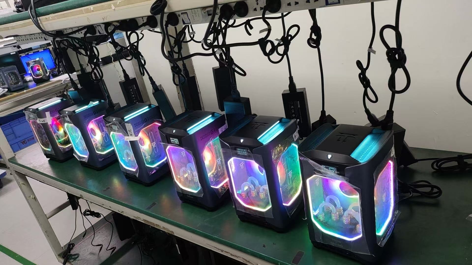 Makuake｜小さくてもパワフル！RTX 4060搭載の水冷式ゲーミングミニPC