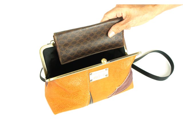 d*9様 【HB06】バラのがま口ハンドバッグ ビーズ織り パーティバッグ キラキラ 通販 ビーズ刺繍バッグ クラッチバッグ